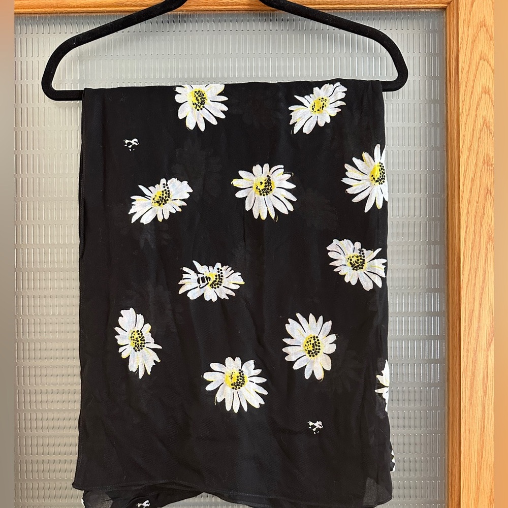 Kate Spade Daisy & Bumblebee Scarf - NWT